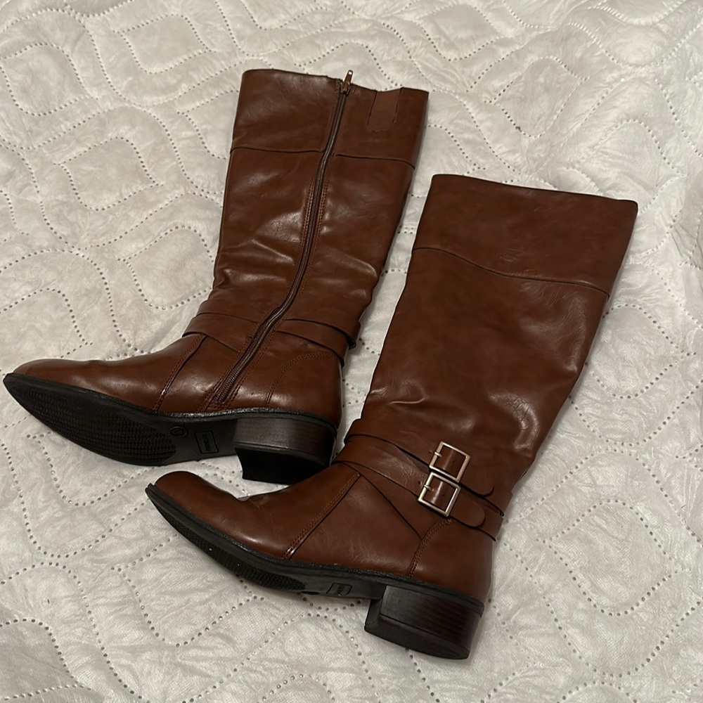 Women’s Boots Size 10